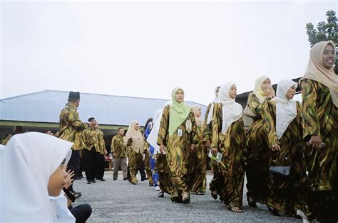 cikgu tudung hijau|Cikgu Hijau